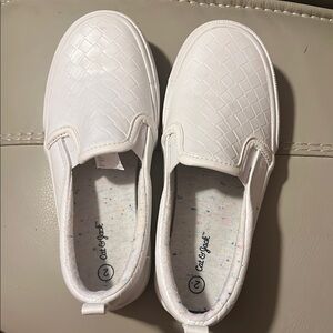 Cat & Jack Kids White Slip-On Shoes Size 2